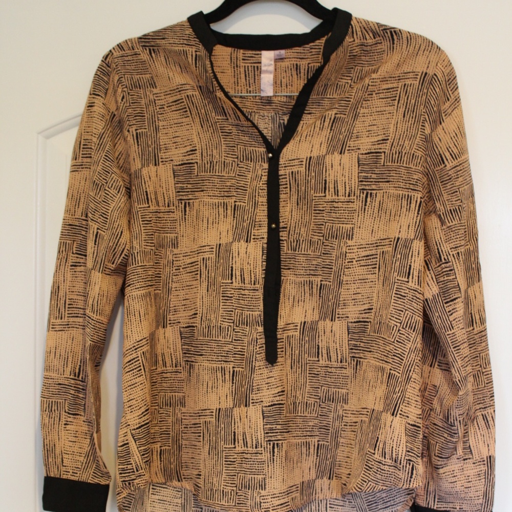 PROFESSIONAL BLOUSE WITH GOLD BUTTONS